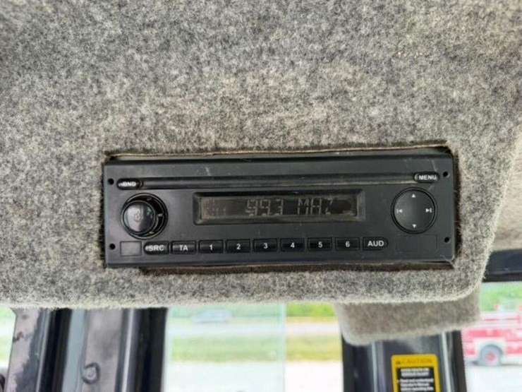2018-deere-310sl-image-11