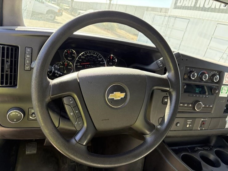 2014-chevrolet-express-3500-image-16