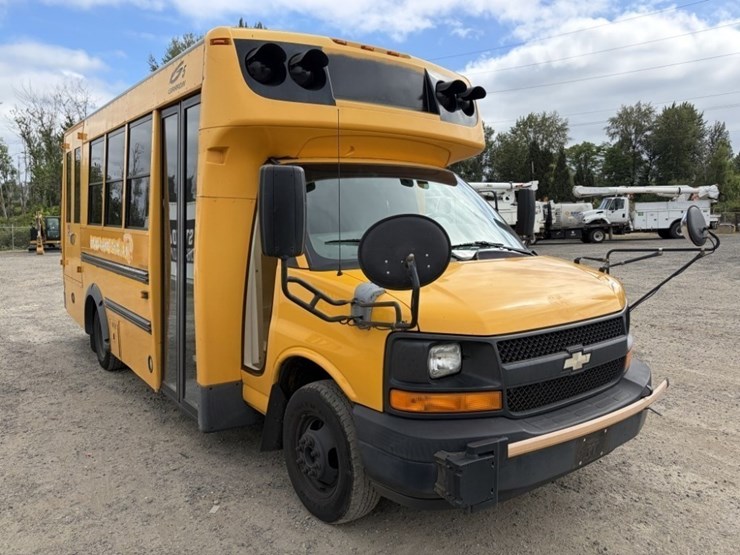 2008-chevrolet-express-school-bus-image-2