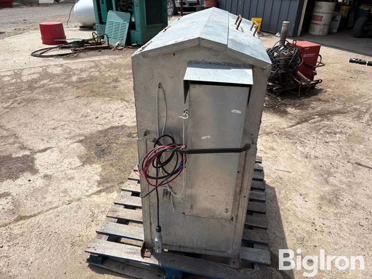 backpack-400-lb-utv-cake-feeder-image-3