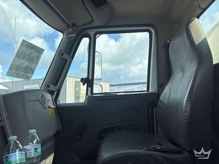 2018-international-durastar-4300-image-20