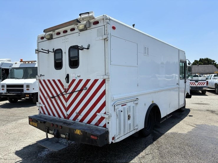 2002-workhorse-p42-image-3
