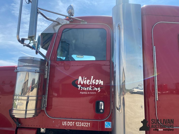 2013-peterbilt-388-image-14
