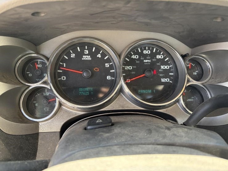 2011-chevrolet-silverado-2500-image-17