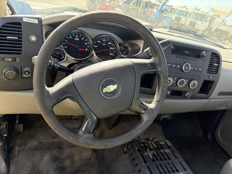 2011-chevrolet-silverado-2500-image-12