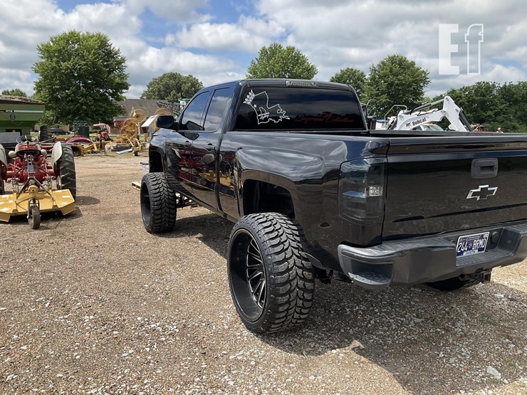 2015-chevrolet-silverado-1500-ls-image-3