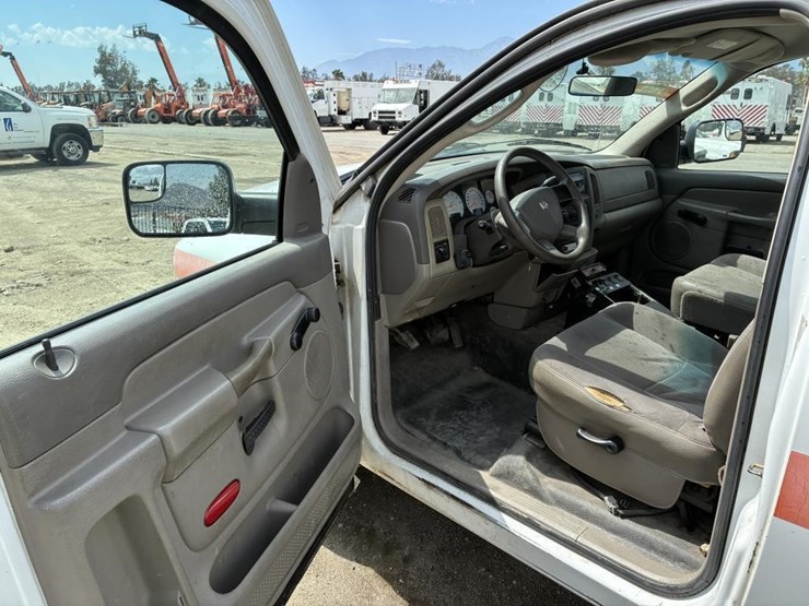 2005-dodge-ram-2500-image-12