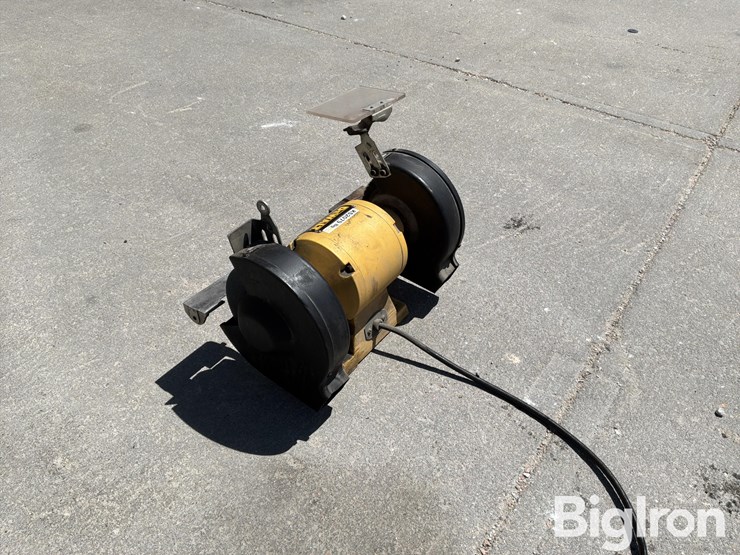 2011-dewalt-8”-bench-grinder-image-7
