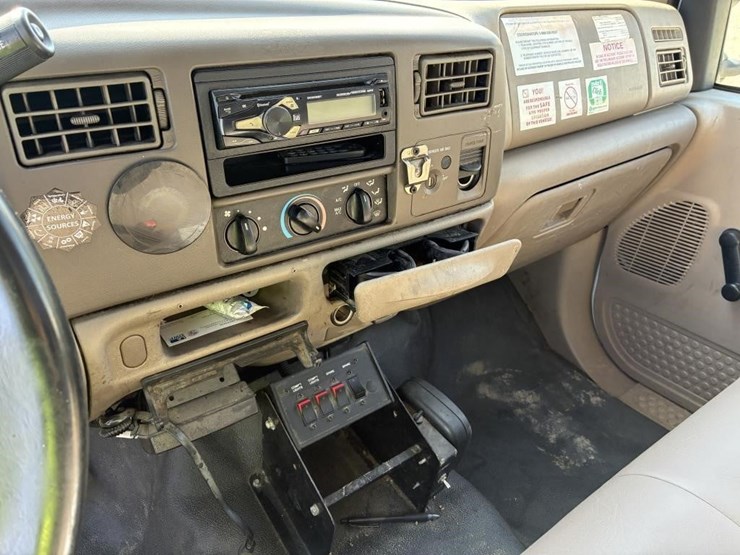 2004-ford-f350-image-19