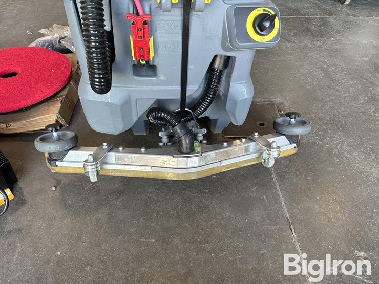 karcher-professional-floor-scrubber-image-12
