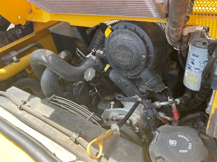 2018-new-holland-c232-image-15