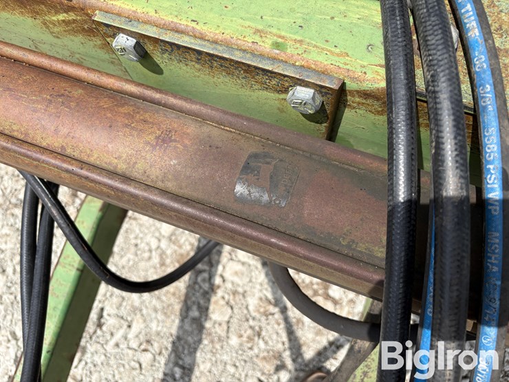 john-deere-230-image-9