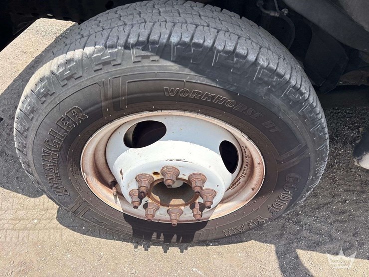 2014-ford-e450-image-21