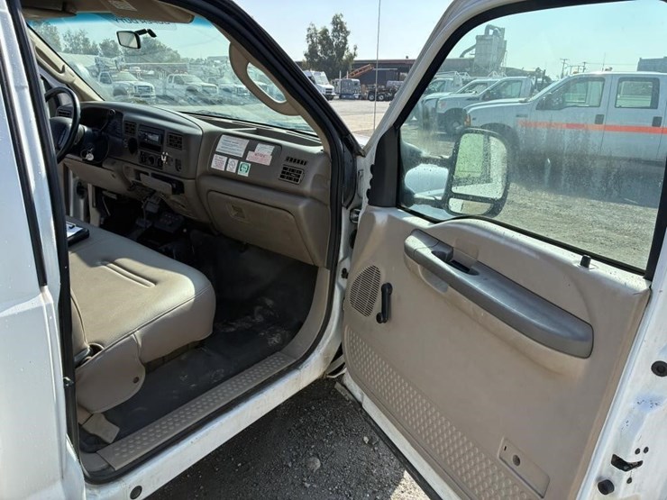 2004-ford-f350-image-14