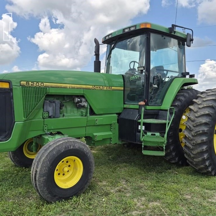 1995 JOHN DEERE 8200