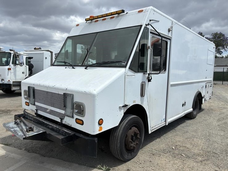 2008-workhorse-w62-image-1