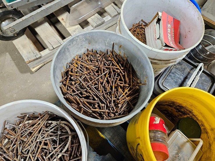 #162-•-pallet-of-nails-and-screws-image-6