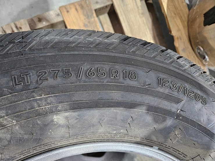 #177-•-lt275/65r18-tire-with-8-bolt-rim-image-4