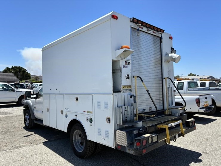 2011-ford-f550-image-4