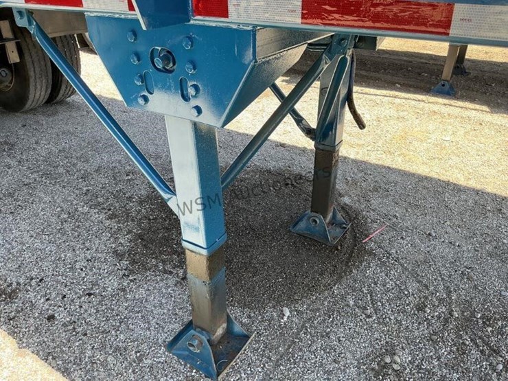 2020-versa-v-bottom-spreader-trailer-image-15