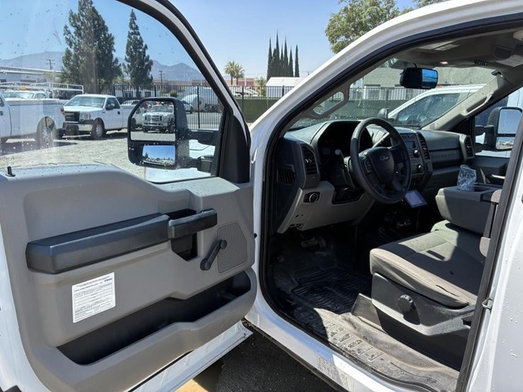 2017-ford-f350-image-15