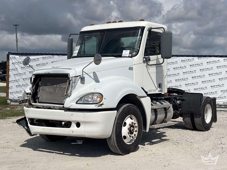 2007-freightliner-columbia-120-image-1