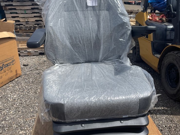 #2775-•-komatsu-equipment-seat-image-4