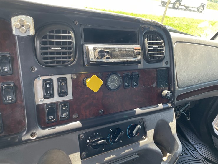 #2872-•-2006-freightliner-quad-axle-dump-truck-(title-in-delay)-image-40