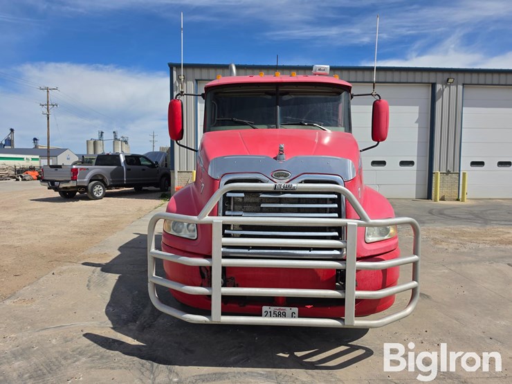 2006-mack-cxn613-vision-tri/a-truck-tractor-image-2