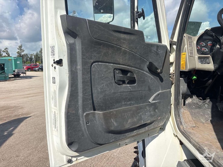 2018-international-durastar-4300-image-16