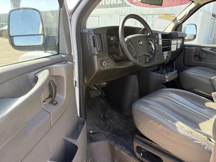2014-chevrolet-express-3500-image-15