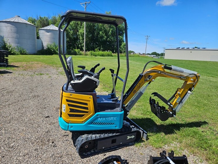 #319-•-2025-cfg-mx15r-mixi-excavator-image-6