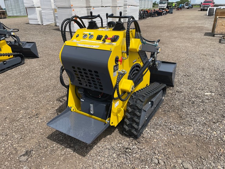 #2824-•-2026-landhero-mini-skid-steer-loader-image-5