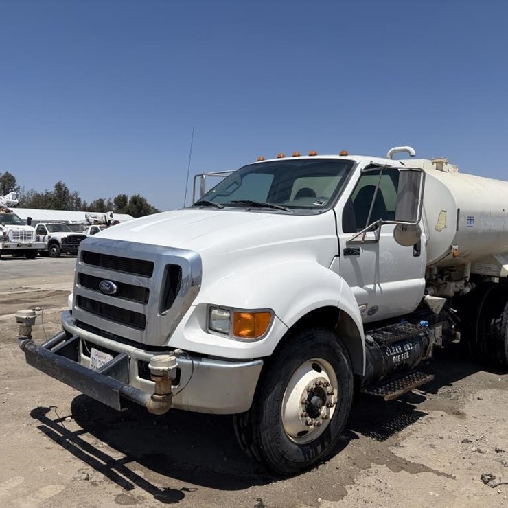 2013 FORD F750