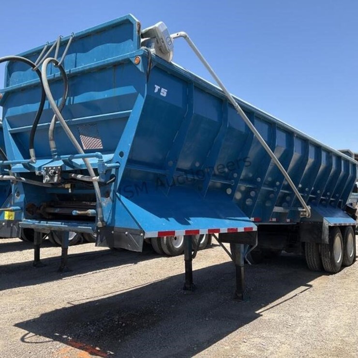 2012 Versa V-Bottom Spreader Trailer