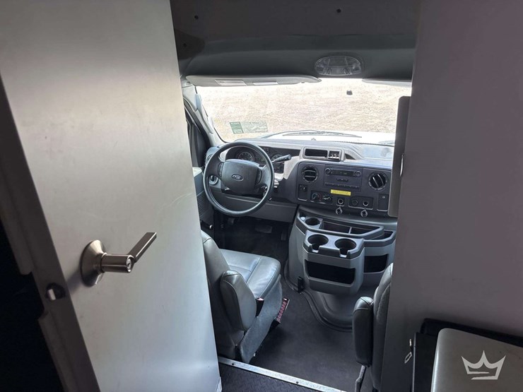 2014-ford-e450-image-18