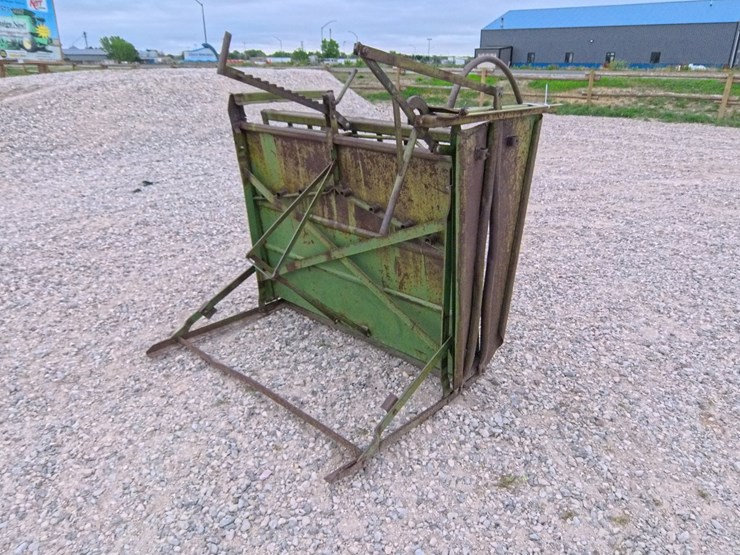 #2039-•-powder-river-calf-table-/-chute-image-1