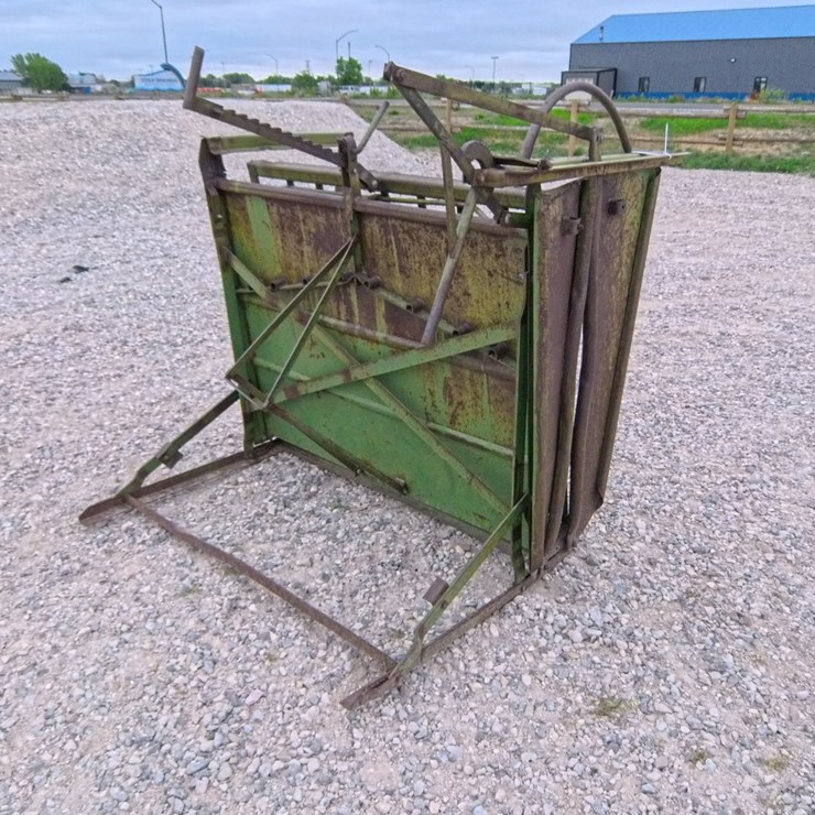 #2039 • Powder River Calf Table / Chute