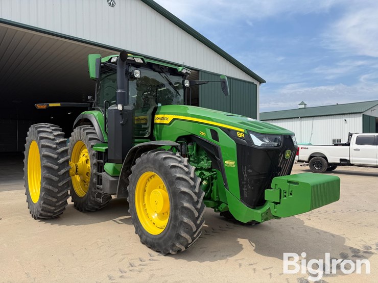 2020-john-deere-8r-250-image-3