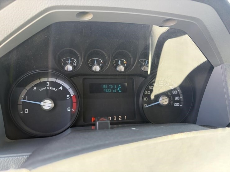 2011-ford-f550-image-17