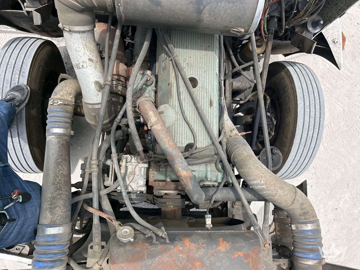 1996-freightliner-fld120-image-6