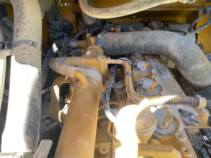 2020-caterpillar-246d3-image-36