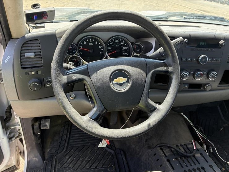 2011-chevrolet-silverado-2500-image-15