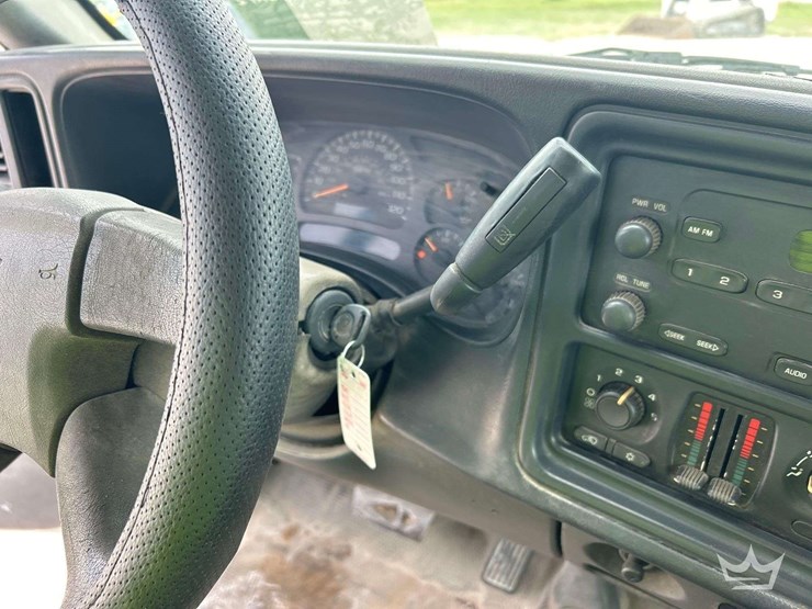2004-chevrolet-silverado-3500-image-11