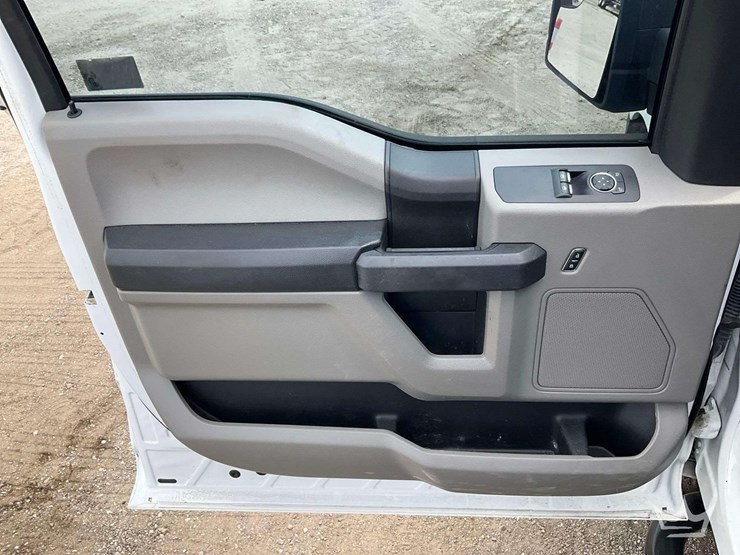 2017-ford-f150-image-10