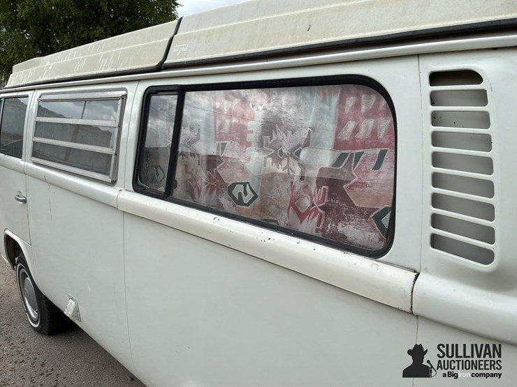 1973-volkswagen-kombi-campmobile-3-door-camper-bus-image-16