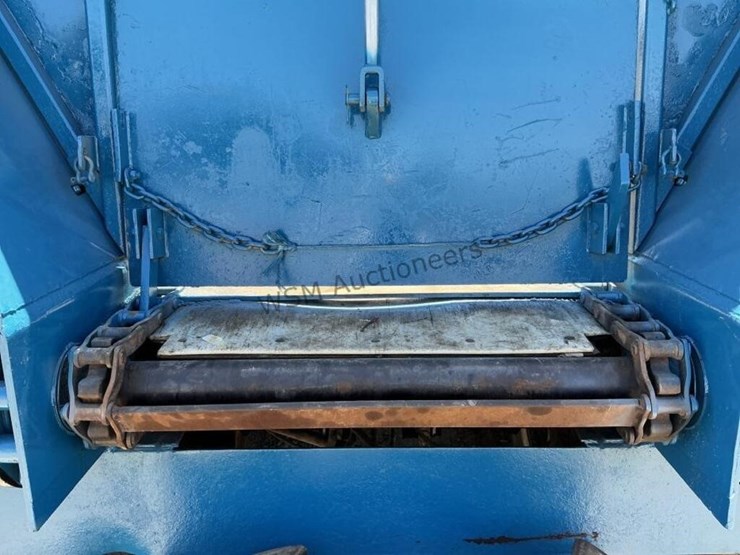 2016-versa-v-bottom-spreader-trailer-image-12