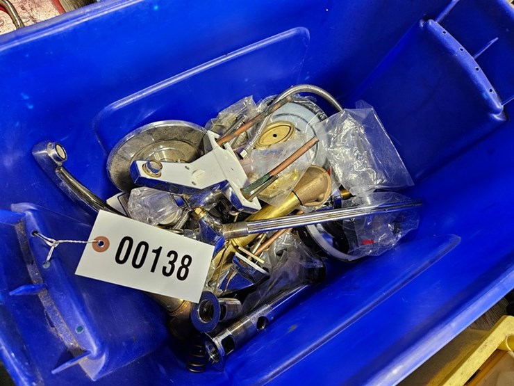 #138-•-tote-of-assorted-plumbing-parts-image-3