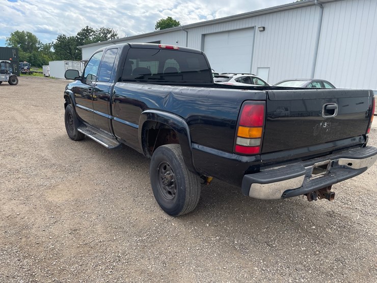 2006-gmc-2500hd-image-9