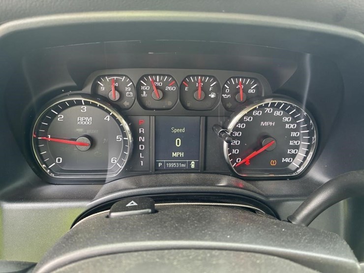 2018-chevrolet-2500hd-image-13
